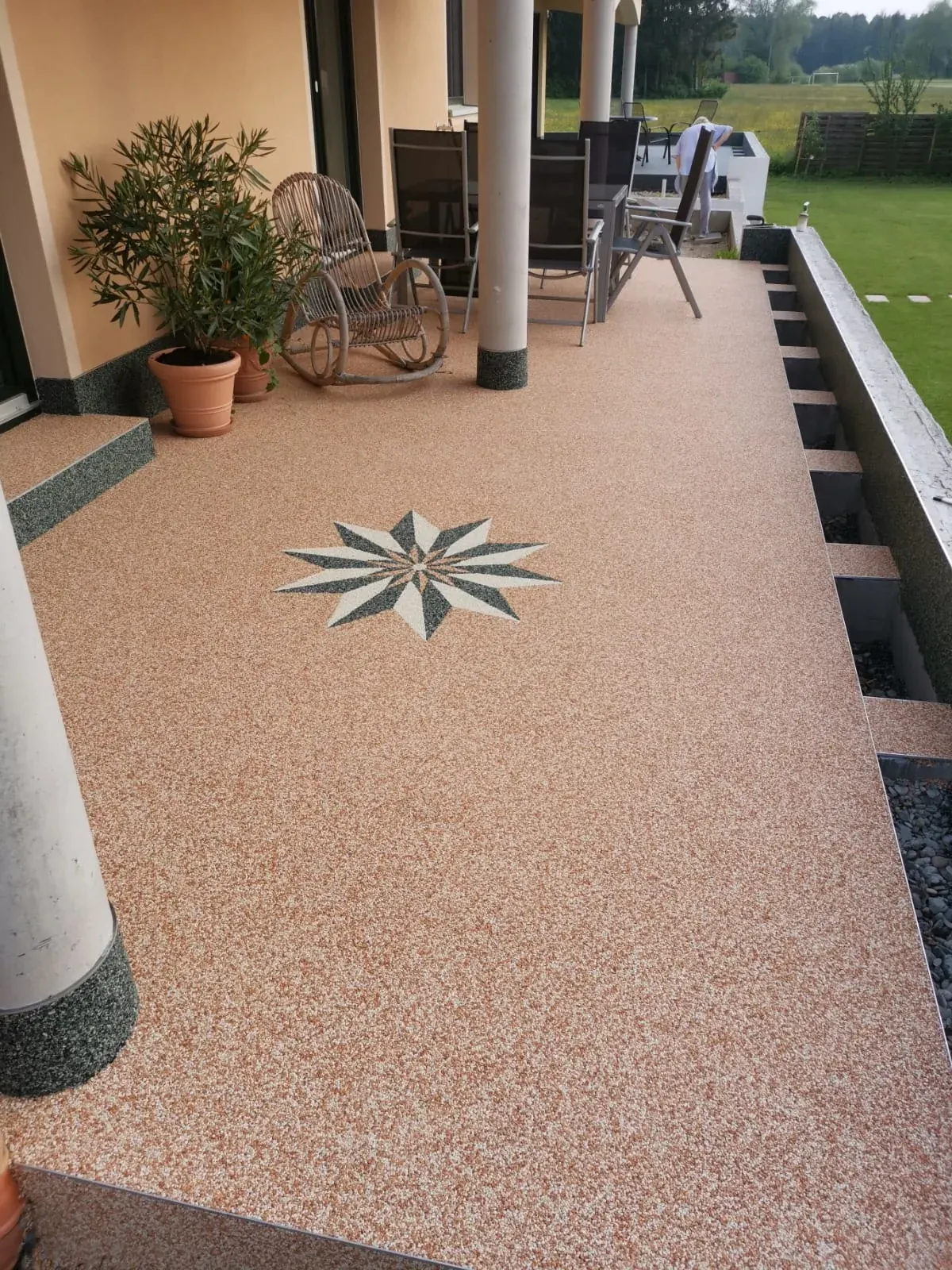 Natursteinteppich Terrasse