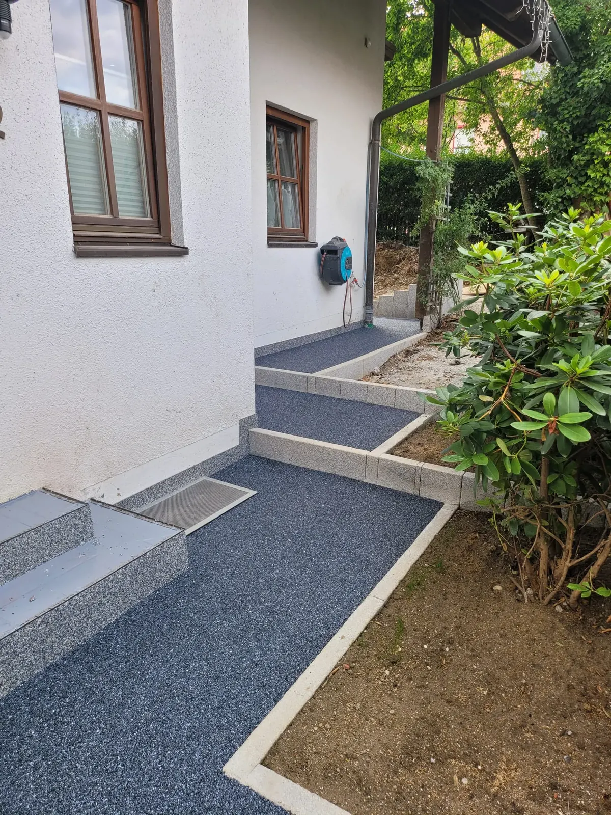Technischer Aufbau einer Natursteinfläche